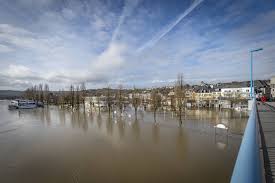 Es ist der 04.02.2020 und die mosel steigt wieder bedrohlich. Hochwasser An Der Mosel Bei Perl Nennig Saarland Und Remich Luxemburg