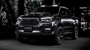 Modif motor bison jadi japstile, cuma muda saja. Toyota Hilux Black Bison Edition Looks Like A Beast