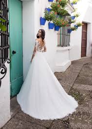 Brautkleider trends 2017 es wird leicht luftig und transparent. Ab Jetzt Zu Haben Pronovias Kollektion 2020 Brautkleider Hochzeitstrends Farben