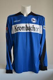 The first arminia bielefeld home shirt designed by macron reflects the determination of this club which has a long tradition. Arminia Bielefeld 2006 07 Home Kit