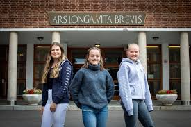 Regjeringen har vedtatt at det skal fastsettes nasjonale regler som innebærer at fylkeskommunene enten må ha fritt skolevalg i hele fylket. 4kutyi Faazaqm