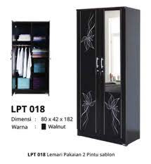 Contohnya saja seperti rak piring yang khusus digunakan untuk menimpan piring dan juga peralatan dapur, lemari pakaian untuk menyimpan pakaian, dan masih banyak lagi jenis lemari lainnya. Jual Lemari Pakaian 2 Pintu Murah 018 Terbaru Juni 2021 Blibli