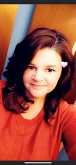 Holly Roach's Instagram, Twitter & Facebook