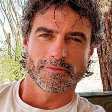 Andrew Catlin's Instagram, Twitter & Facebook