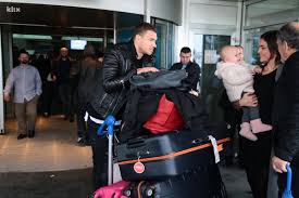 Džeko je na svom twitter profilu večeras objavio fotografiju. Edin Dzeko 9 Fans On Twitter Edin Dzeko Arrived In Sarajevo With His Little Una And Amra Eddzeko Amra Silajdzic Bih Dzeko Sarajevo