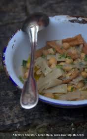 Il piatto tradizionale per il giorno di san giuseppe, viene mangiato anche in altre occasioni ed è un piatto povero, ma sostanzioso e colorato. Ciceri E Tria Recipe Eating Southern Italian With The Ravenous Traveler Europe Up Close