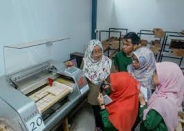 Elaun dibayar oleh jabatan kemajuna islam malaysia (jakim). Pelajar Latihan Industri Terjejas Utusan Digital