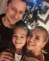 Hoci dara rolins (38) a jej partner matěj homola (37) nikdy netvorili ukážkový pár, nedali jeden na druhého dopustiť. Celebrities On Christmas Eve Remembering The Deceased All Smiles Selfies And First Christmas As A Family Luxury Prague Life