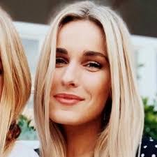 Annesley Mackinnon's Instagram, Twitter & Facebook