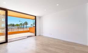 Es verfügt über ein schlafzimmer mit doppelbett, klimaanlage und heizung. Helles Apartment In Erster Linie Direkt Am Meer In Can Pastilla Sometimes Immobilien Auf Mallorca