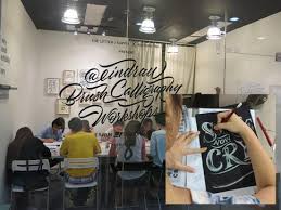 Kak serly membuka baju nya dan terlihat toketnya yang masih kencang. Ini Alasan Seni Kaligrafi Dan Lettering Disukai Anak Muda