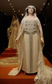 The Queen Mum S Wedding Dress 26 April 1923 Royal Wedding Gowns Royal Wedding Dress Queen Elizabeth Wedding