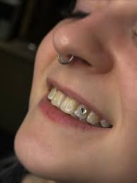 The cutest evaaaaa heart crystal 💖✨🪩 @northernfangs for your tooth gem  needs !!!! Fully qualified & insured Safe & painless application 4weeks  guarantee I haven't done a heart for sooooo long! Feels