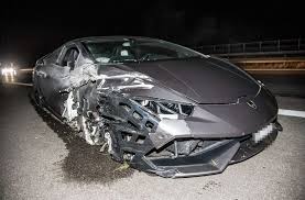 Maybe you would like to learn more about one of these? Ein 23 Jahriger Hat Einen Folgenschweren Unfall Mit Seinem Lamborghini Gebaut Stuttgarter Nachrichten