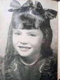 LA TUMBA DE LA NIÑA MARISA. (...