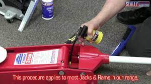 You should always ensure that the jack is stored in a. Sealey Trolley Jack Oil Top Up Procedure Youtube