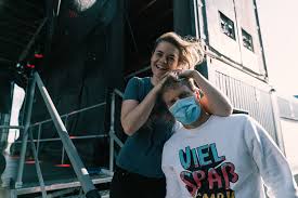 Allerdings reagiert unser umfeld anders auf uns, seitdem wir verheiratet im oktober 2020 gaben sie ihre schwangerschaft bekannt. Zwischen Comedy Und Kinder Kriegen Nur Verheiratet Der Neue Podcast Von Hazel Und Thomas Zeitjung