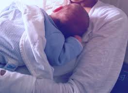 Die ersten tage mit dem baby zuhause zu sein, bedeutet vor allem, dass man als eltern erstmalig auf sich alleine gestellt ist. Die Angst Der Ersten Tage Babyartikel De Magazin