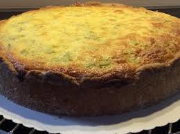 Rhabarberkuchen Mit Creme Fraiche Haube Rezept Rhabarberkuchen Rezepte Kuchen