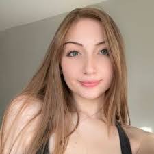 Cara Stark's Instagram, Twitter & Facebook