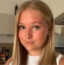 Cher réseau, ✨ Retour sur une année riche en expériences et en  apprentissages pour moi ! ✨ Je suis ravie de partager avec vous un petit  bilan de cette dernière année, qui