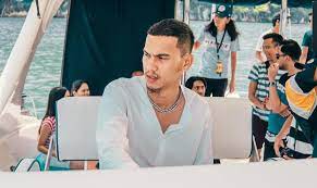 Tindakkan seorang gadis mencium mk.telah mengejutkan peminat2 nya. Biodata Penuh Mk K Clique Penyanyi Rapper Picisan Hakim Ramli