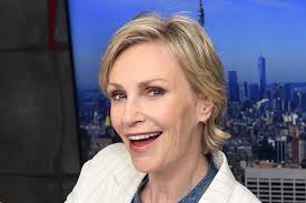 'The Weakest Link' Will Return with Jane Lynch as Host Exclaim!