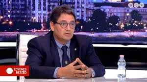 Béla merkely (born 28 june 1966) is a hungarian interventional cardiologist and sport cardiologist, a university professor, director of semmelweis university's heart and vascular centre and the current rector of semmelweis university since 1 july 2018. Merkely Bela Azt Hitte Enyhe Tunetekkel Megussza A Fertozest Magyar Hang