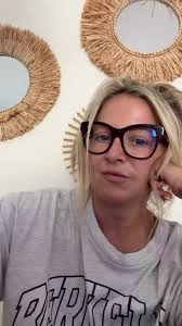 Estella Barker's Instagram, Twitter & Facebook