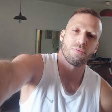 Dear ladies,if u can't find the right man,carry d wrong one and give God 4  editing,I come in peace🚶🏽‍♀️🚶🏽‍♀️🚶🏽‍♀️🤗🤔