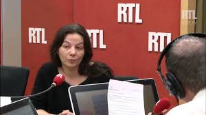 Sa femme et sa fille. Epouse De Yves Calvi Complainable