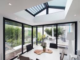 Avant Apres Gain De Lumiere Et D Espace Grace A Une Veranda A Toiture Plate Salle A Manger Veranda Extention Maison Extension Maison