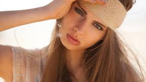 After allison williams said farewell to playing marnie on girls⁠, the actress lightened up her naturally brown hair. Wallpaper Face Model Blonde Long Hair Green Eyes Actress Hands On Head Nose Skin Clothing Girl Beauty Eye Blond Hairstyle 1920x1080 Px Photo Shoot Brown Hair Human Body Organ 1920x1080