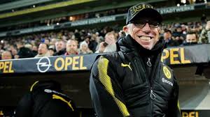 Er ist der cheftrainer peter stöger vermögen wird auf rund 14 millionen euro geschätzt. Peter Stoger Von Bvb Fans Nach Sieg Gegen Mainz Euphorisch Gefeiert Stern De