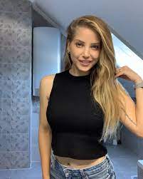 Néha ráírok, néha visszaír, néha órákat kell várni, hogy visszaírjon. Szabo Zsofi Oldala Ezen A Szelfin Nem Latszik De Nemreg Meg Fat Vagtam Hogy Tudjunk Bogracsozni Happyday Bdayparty Facebook