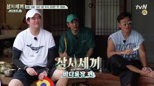 I love three meals a day, its a reality show that conceptually shouldn't work because it sounds so boring, yet with the right cast, guest stars, and the show is coming back for a fourth season and this iteration brings back the three meals a day: Watch Three Meals A Day Signals Return With First Teaser And Hints At Mysterious Female Guest Soompi