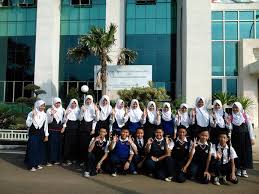 Setiap kelas yang gerak jalan juga dinilai atributnya, tolong ramerameinnyakk! Ekskul Pik R Smp Negeri 1 Batujajar