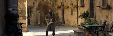 E' uscito il nuovo album di dodi battaglia inno alla musica (azzurra music), un lavoro durato 5 mesi, ma la cui gestazione è iniziata quasi 5 anni fa, quando è terminata la lunga storia musicale dei pooh. Resistere Ecco Il Video Di Dodi Battaglia Pooh Interamente Girato A Civita Di Bagnoregio Casa Civita Srl