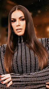 Hannah Mizrahi's Instagram, Twitter & Facebook