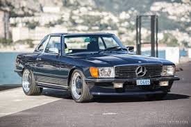 Dieser Mercedes 560 Sl 6 0 Amg Vertreibt Den Businessman S Blues Classic Driver Magazine Mercedes Benz Autos Mercedes Sl Mercedes