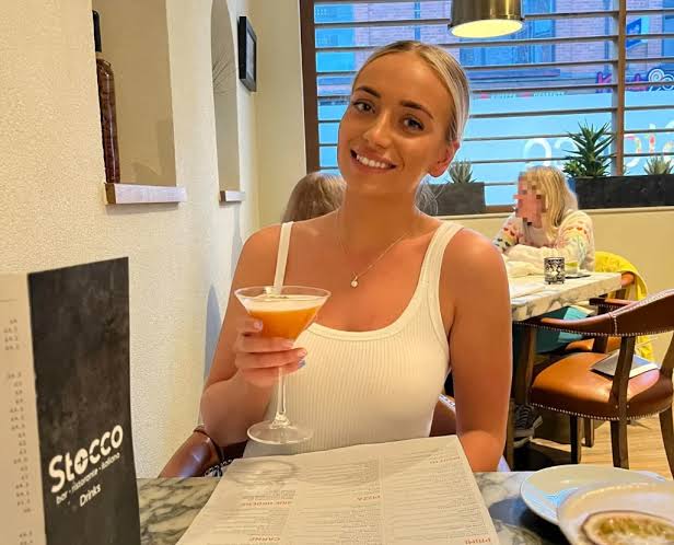 Woman 30 who competed for best tan as a teen dies of cancer | Need To Know