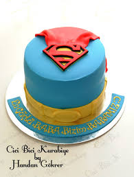 Merhabalar bugün size yine evde yapabileceğiniz ve çocukların kalplerini fethedebileceğiniz bir pasta tarifi vereceğim. Cici Bici Kurabiye Cupcake Pasta Izmit Superman Pasta