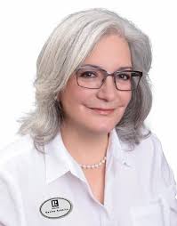 Maxine Robbins's Instagram, Twitter & Facebook