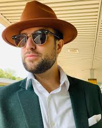 Amish fit check! . . . . #breakingamish #comedian #comedy #fashion  #fallfashion #fall #pumpkinspice #autumn #follow #funny