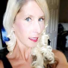 Cheryl Heyer's Instagram, Twitter & Facebook