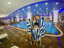 Zhongshan park is the closest landmark to holiday inn shenzhen donghua. Exotic Pool Picture Of Holiday Inn Shenzhen Donghua Tripadvisor
