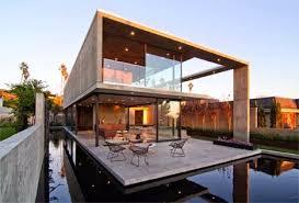 Rumah Dengan Desain Yang Konkrit Dan Mengambang Diatas Kolam Renang 1 Arsitektur Perumahan Desain Eksterior Desain Rumah Modern