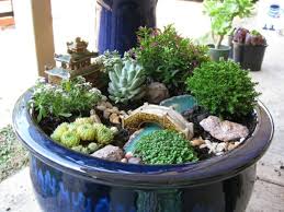 Le Mini Jardin Japonais Serenite Et Style Exotique Archzine Fr Mini Jardins Jardin Japonais Jardin Japonais Miniature
