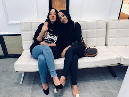 Fathia berkata, keluarga sering menasihatinya mengawal diri. Dah 10 Tahun Berkawan Dengan Fathia Latiff Zarina Anjoulie Terima Teguran Netizen Hot Fm