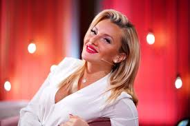 Schließlich will sie nach eigenen aussagen die neue verona pooth werden. So Viel Erspielte Evelyn Burdecki Bei Wer Wird Millionar Promiflash De